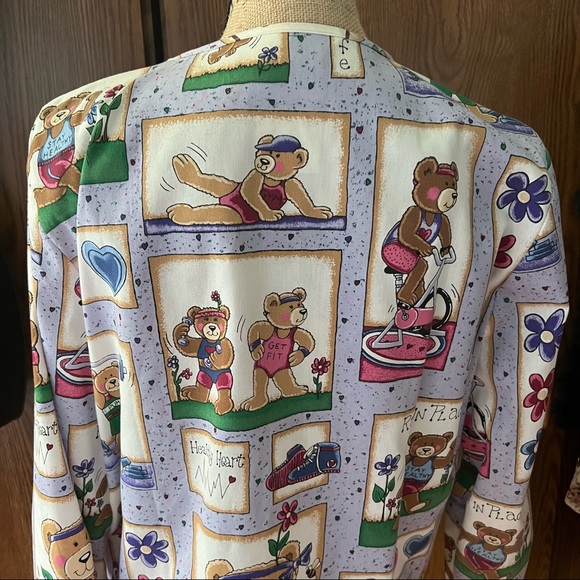 Vintage Novelty Exercise Bear Snap Close Scrub Top size Small - Picture 7 of 10